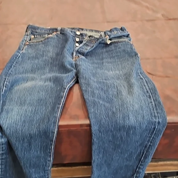 L Blue Levis Jeans Sz W36 L30 - Picture 3 of 3